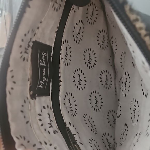 Myra Bag Crossbody - Picture 4 of 7